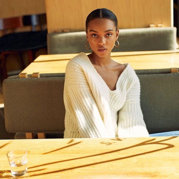 Aritzia Erica sweater 🕊 - Picture 2 of 4